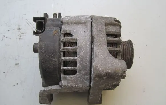 BMW 1 E81 E87 Generator/alternator 7802261