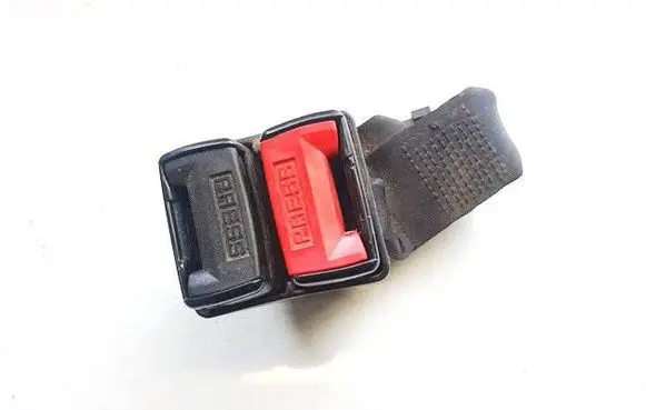 Middle seatbelt buckle (rear)