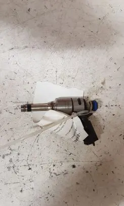 Hyundai i30 Fuel injector 3531004AA0