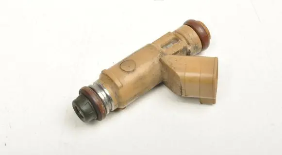Volvo C70 Fuel injector 8627815