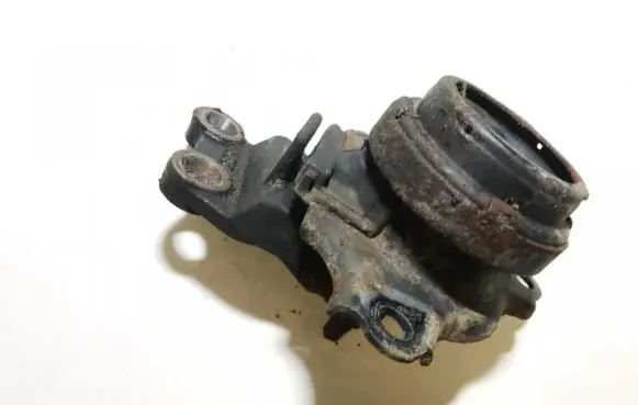 Honda Civic Engine mount bracket