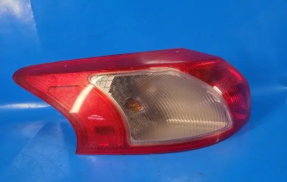 Mitsubishi Lancer VIII Boot/trunk interior light 8330A279