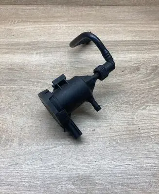 Mercedes-Benz CLS C218 X218 Turbo solenoid valve A0014760532
