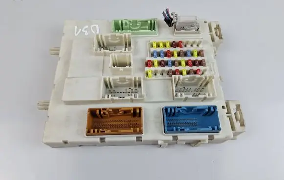 Ford Focus Fuse module BV6N14A073FP