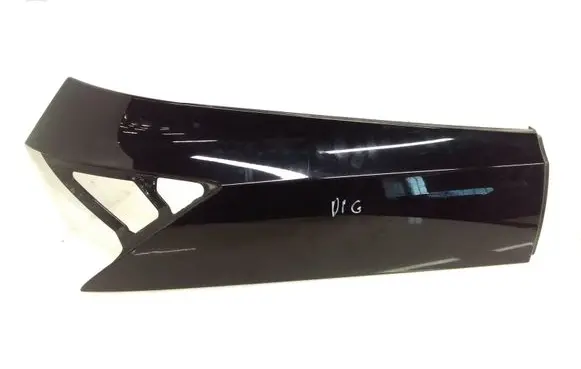 Rear fender molding trim