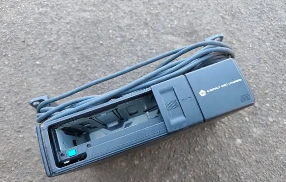 Jeep Grand Cherokee CD/DVD changer 04760904AB