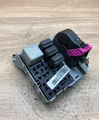Opel Meriva A Fuse module 24430433 000041797
