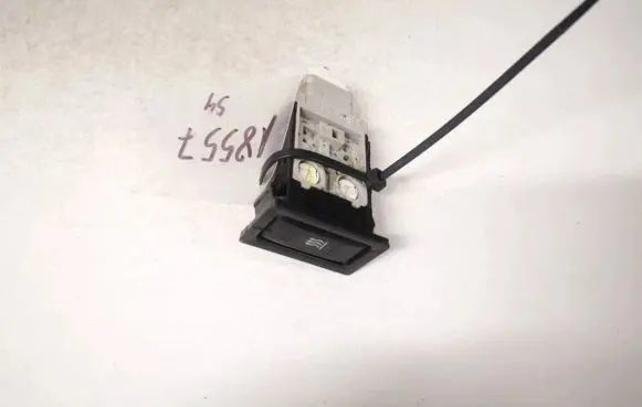 Toyota Avensis T250 Windscreen/window heater switch 153337