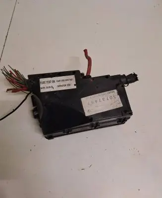 Peugeot 308 Fuse module 30737467 L91L8409 7S71H011H3J0