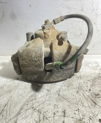 Volkswagen PASSAT B6 Front brake caliper
