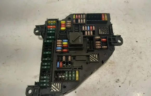 BMW 5 F10 F11 Fuse module 9234423 217033452