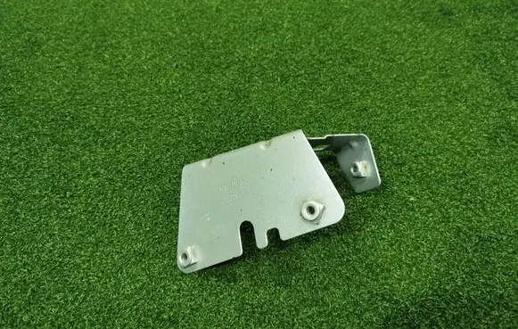 Renault Trafic III (X82) Fender mounting bracket 47903R