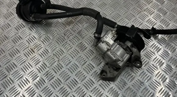 BMW 5 E60 E61 Power steering pump 6779365