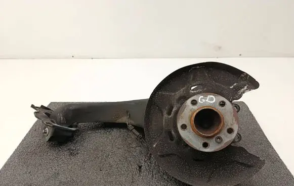 BMW 2 F46 Rear wheel hub 6898964 8842880 6895882