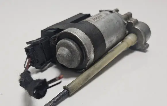 BMW X5 E53 Steering column adjust motor 67646903946 0390201666