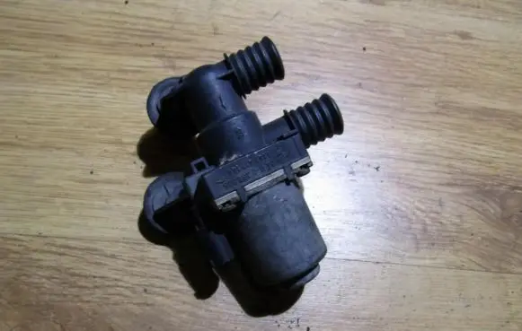 BMW X3 E83 Coolant heater control valve 1147412144 6411-8369805