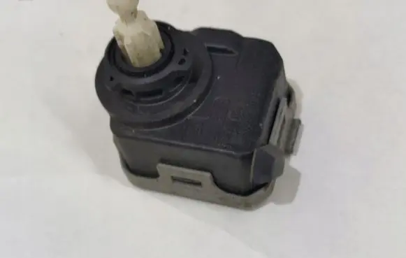 Skoda Fabia Mk1 (6Y) Headlight level adjustment motor 6Y0941295