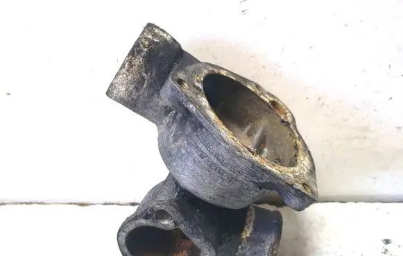 Mercedes-Benz 100 W631 Thermostat/thermostat housing 6172031773