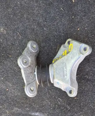 BMW 3 G20 G21 Gearbox mounting bracket 6861570 6861571