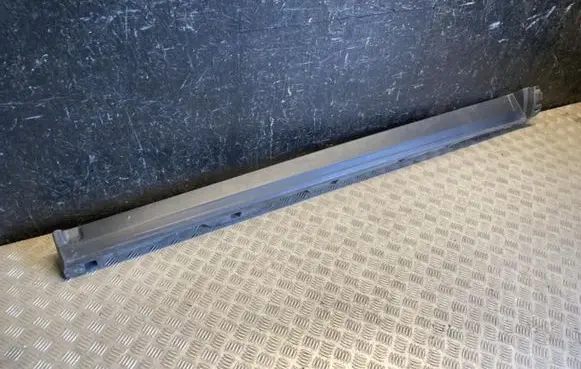 Front sill (body part)