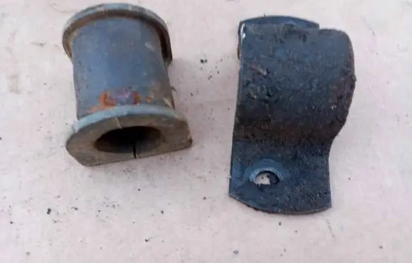 Jaguar XJ X40 Sway bar bush bracket, front 