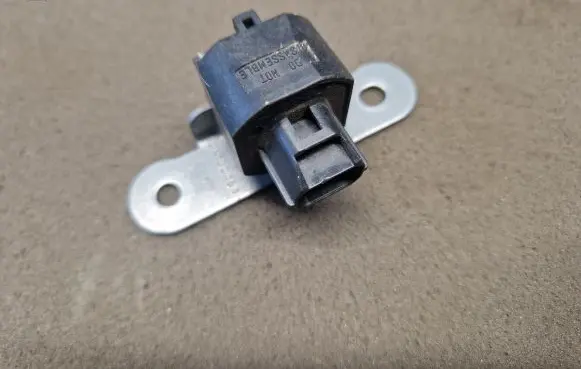 Mitsubishi L200 Airbag deployment crash/impact sensor MN102454