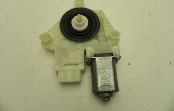 Skoda Rapid (NH) Front door window regulator motor 6V2959802B V483