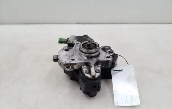 Volvo XC70 Fuel injection high pressure pump 30756125