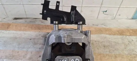 Volkswagen Golf VI Engine mount bracket 1K0199262C