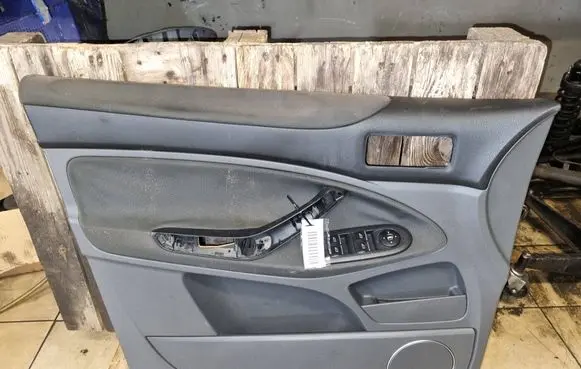 Ford Kuga I Sliding door card 