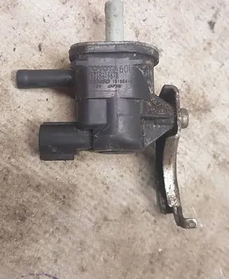 Toyota Auris E180 Vacuum valve 9091012276