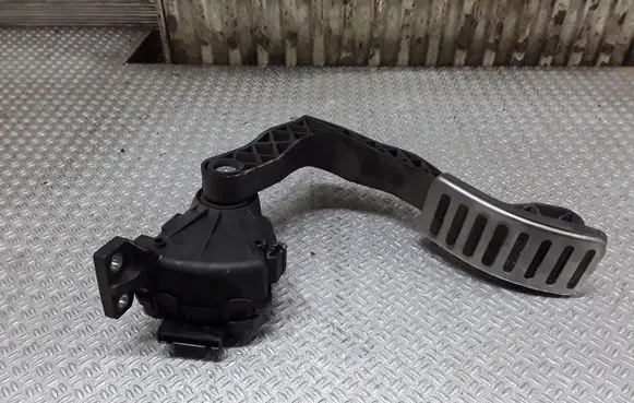 Volkswagen Phaeton Accelerator throttle pedal 3D1721503L