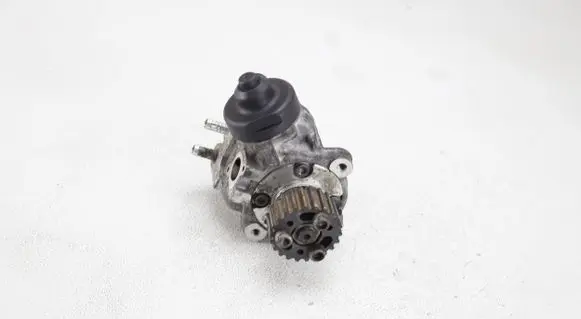 Volkswagen PASSAT B7 Fuel injection high pressure pump 03L130755L 04445010526