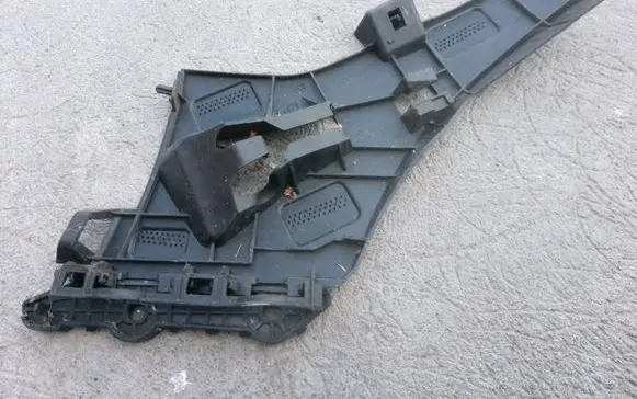 Mercedes-Benz A W176 Front bumper mounting bracket A1768850263 288000010