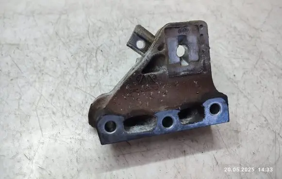 Mini Cooper Countryman R60 Engine mounting bracket