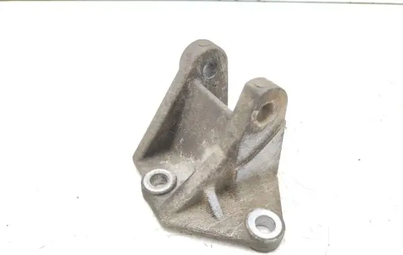 Mazda 626 Engine mounting bracket