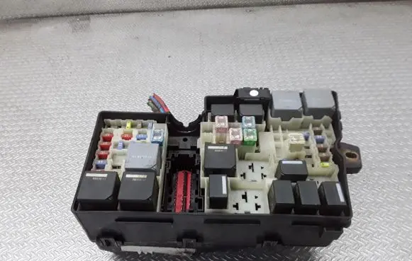 Ford Grand C-MAX Fuse module AV6T14A142AA