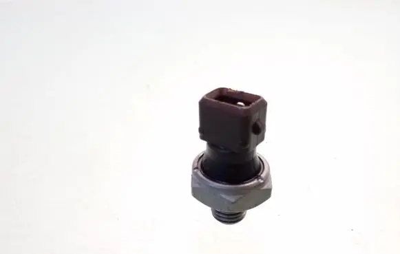 BMW 5 F10 F11 Oil pressure sensor 7568480