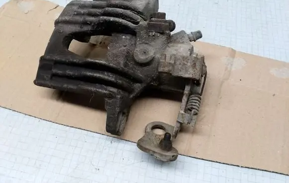 Opel Astra G Rear brake caliper