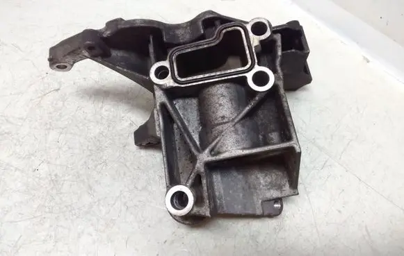 Volkswagen Touareg I Engine mounting bracket 059145169