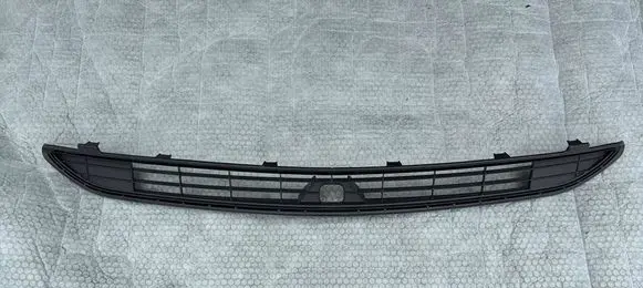 Toyota RAV 4 (XA40) Front bumper lower grill 5311242110