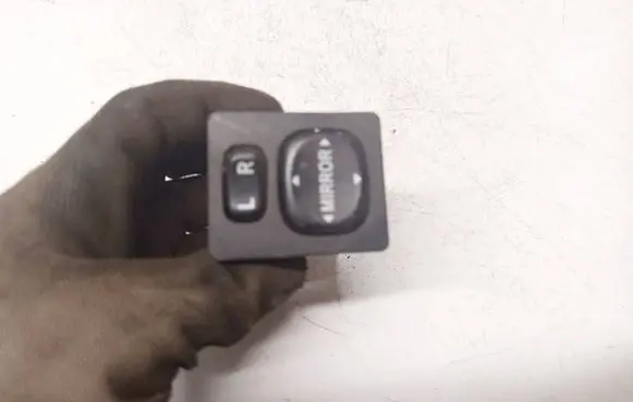 Toyota RAV 4 (XA30) Wing mirror switch 183574