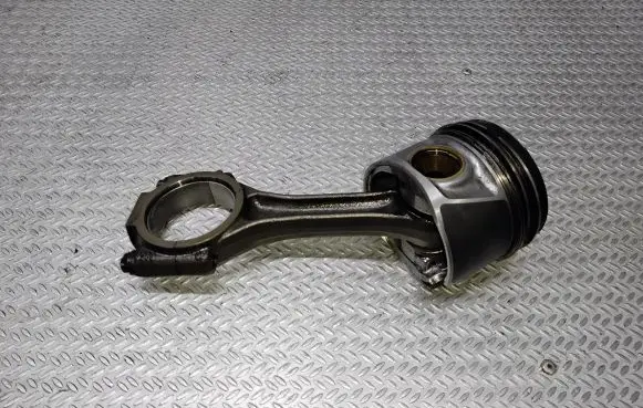 Volkswagen PASSAT B6 Piston with connecting rod 8095J4056