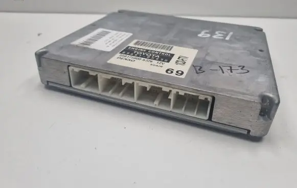 Toyota Avensis T250 Engine control unit/module 8966105690 1758006326 MB1758006326