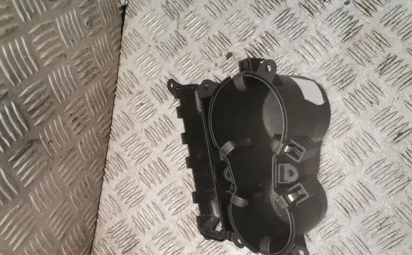 Cup holder front