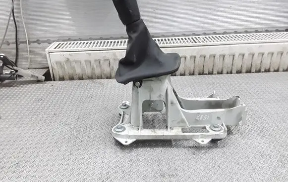 Volvo V50 Gear shifter/selector 30735291