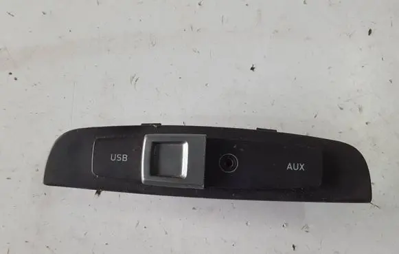 Seat Leon (1P) AUX in-socket connector 1P0035726A