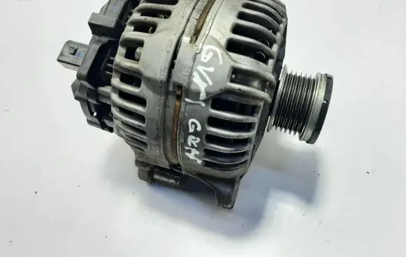 Volkswagen Golf VI Generator/alternator 03C903023A
