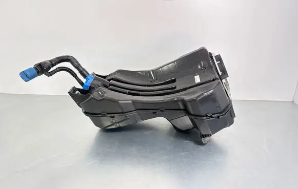 Audi Q7 4M AdBlue liquid reservoir 4M0131878