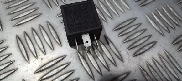 Volkswagen Golf II Other relay 191955529